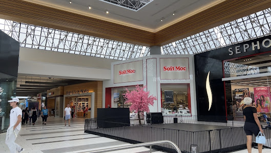 Woodgrove Centre photo 1