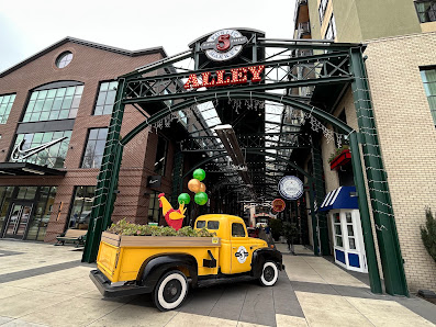 5th Street Market Alley photo 2