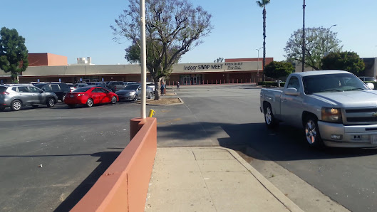 Valley Indoor Swap Meet - Pomona photo 3