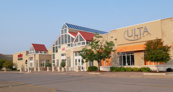 Town Center Plaza photo 6