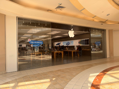 Apple The Mall of New Hampshire photo 1