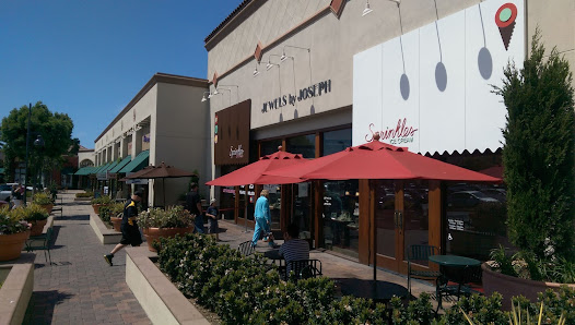 Corona Del Mar Plaza photo 5