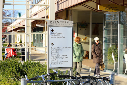 Larchmont Commons Shopping Center photo 5
