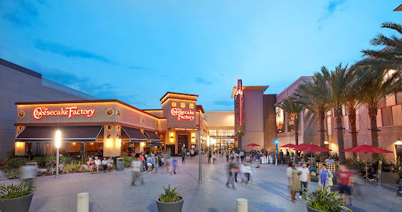 Los Cerritos Center photo 6