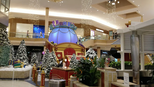 International Plaza and Bay Street photo 3