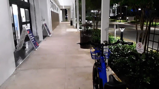 Riverwalk Plaza photo 3