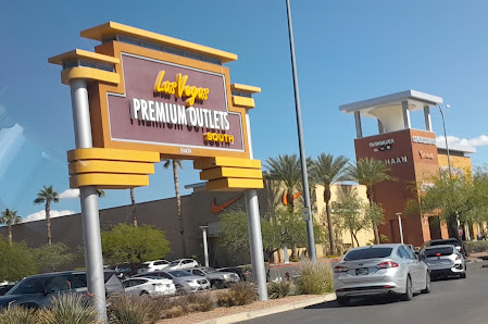 San Francisco Premium Outlets photo 5