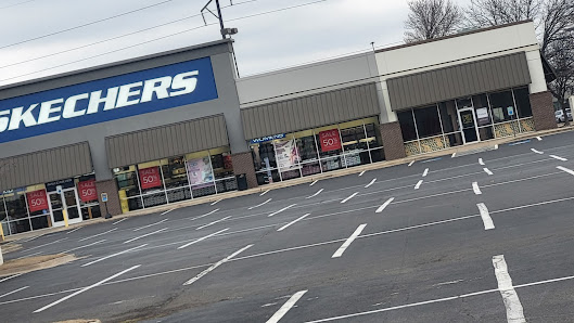 Lodi shopping center photo 1