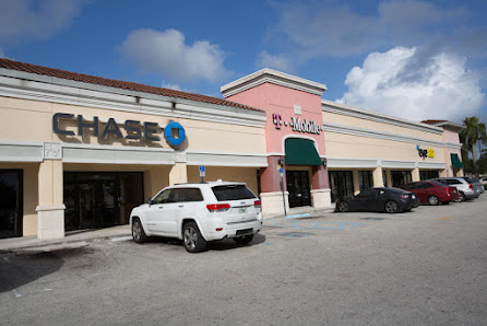 Mall at 163rd Street photo 5