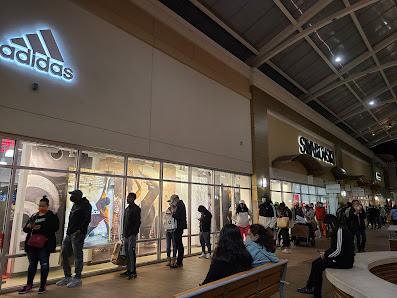 Tanger Outlets National Harbor photo 4