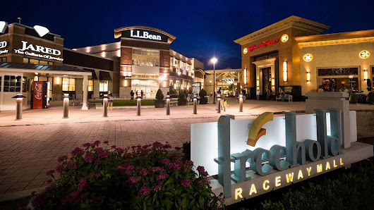 Freehold Mall photo 5