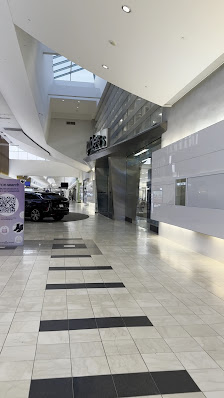 Walt Whitman Shops photo 3