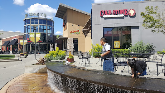 Bridle Trails Shopping Center photo 4