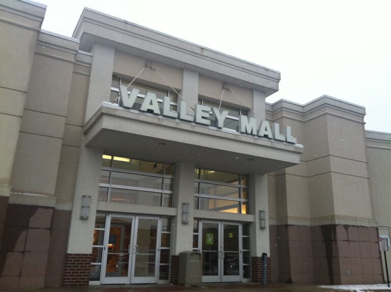 Bethesda Square Shopping Center in Bethesda, MD