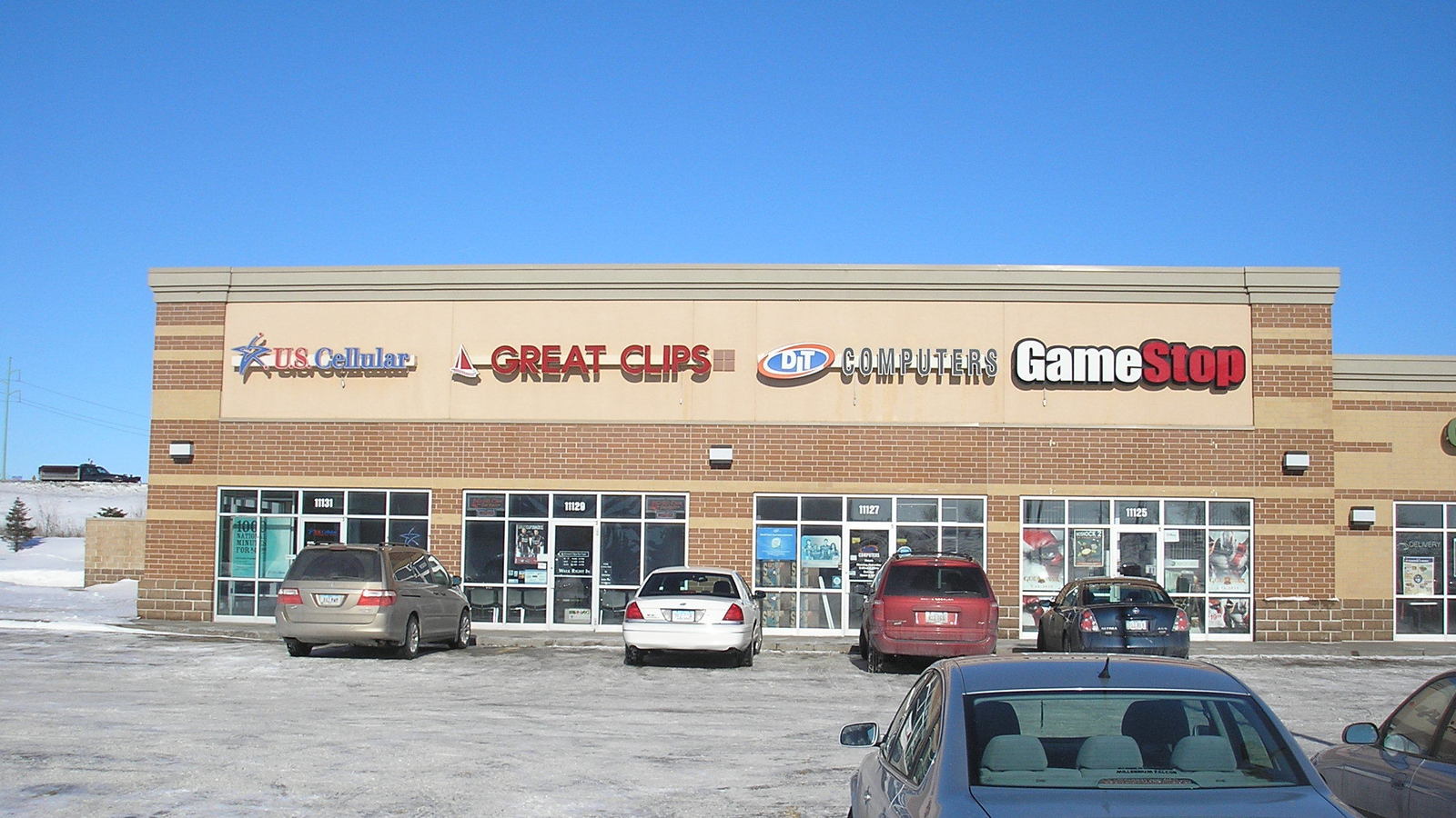 Cedar Ridge Shopping Center in Urbandale, IA
