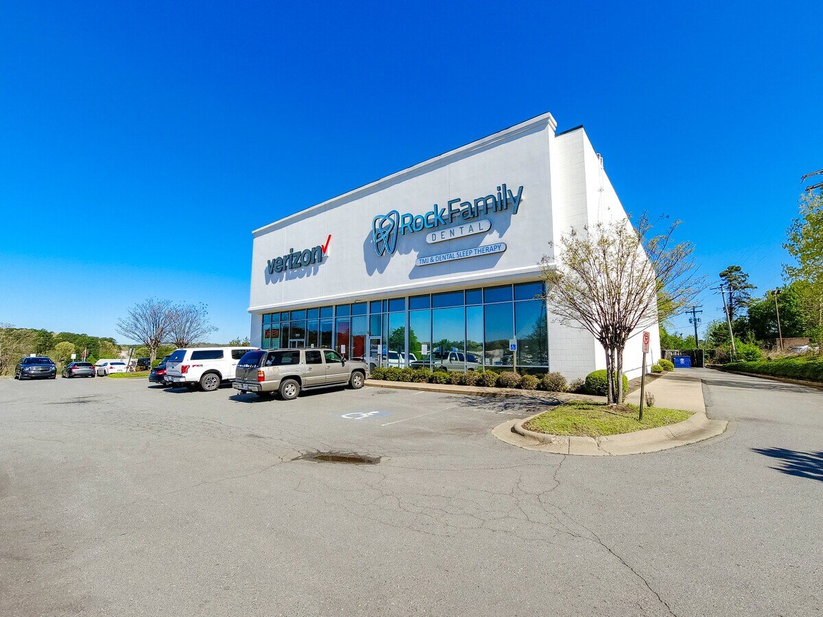 Chenal Commons Shopping Center in Little Rock, AR