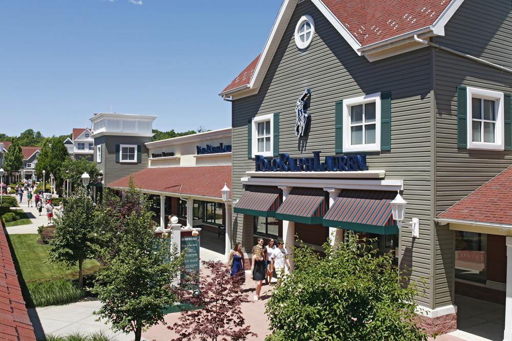 Clinton Premium Outlets in Clinton, CT