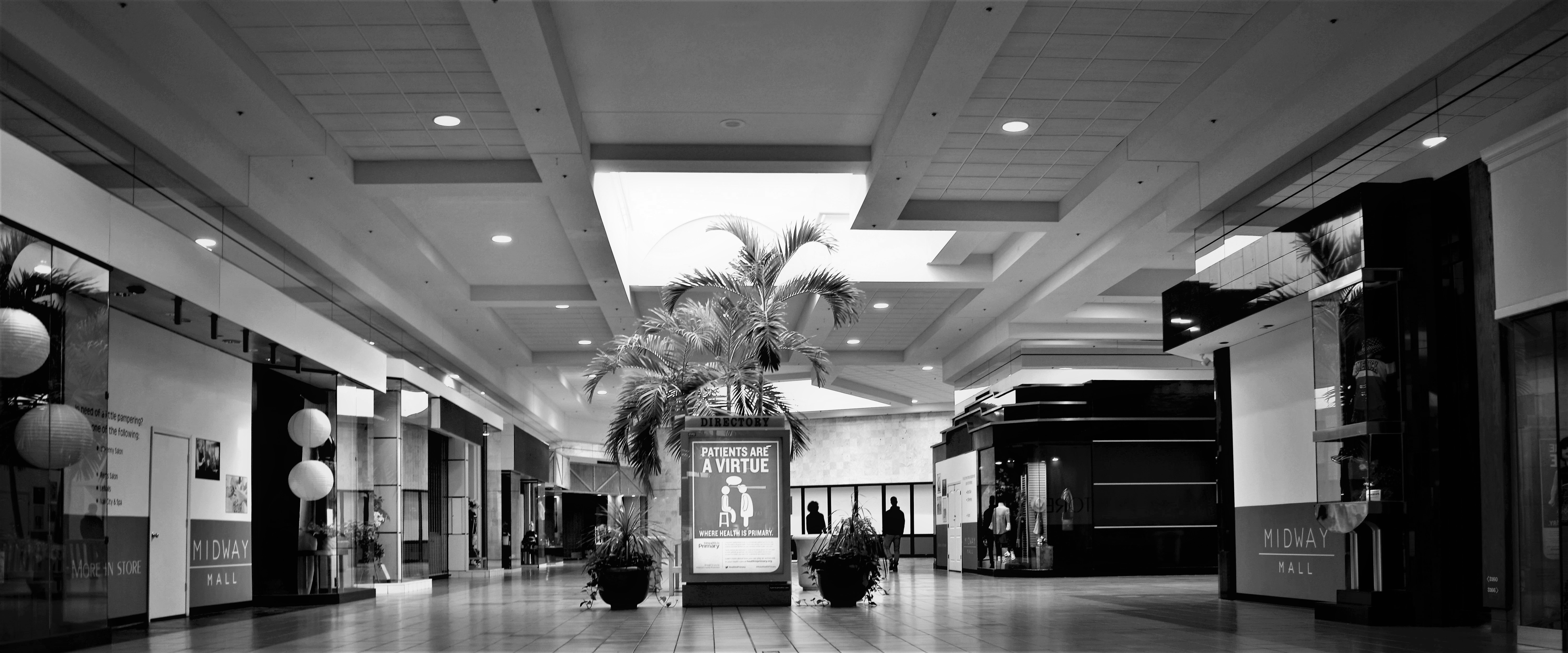 Convenient Shopping Center in Lorain, OH