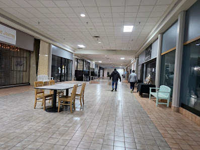 Richmond Mall photo 4