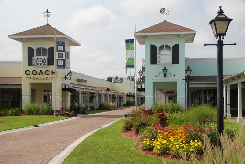 Darien shopping plaza in Darien, CT