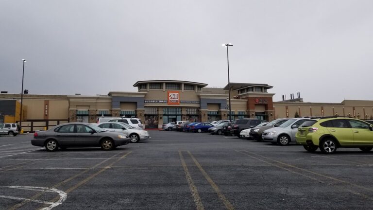 Dauphin Plaza Shopping Center in Harrisburg, PA