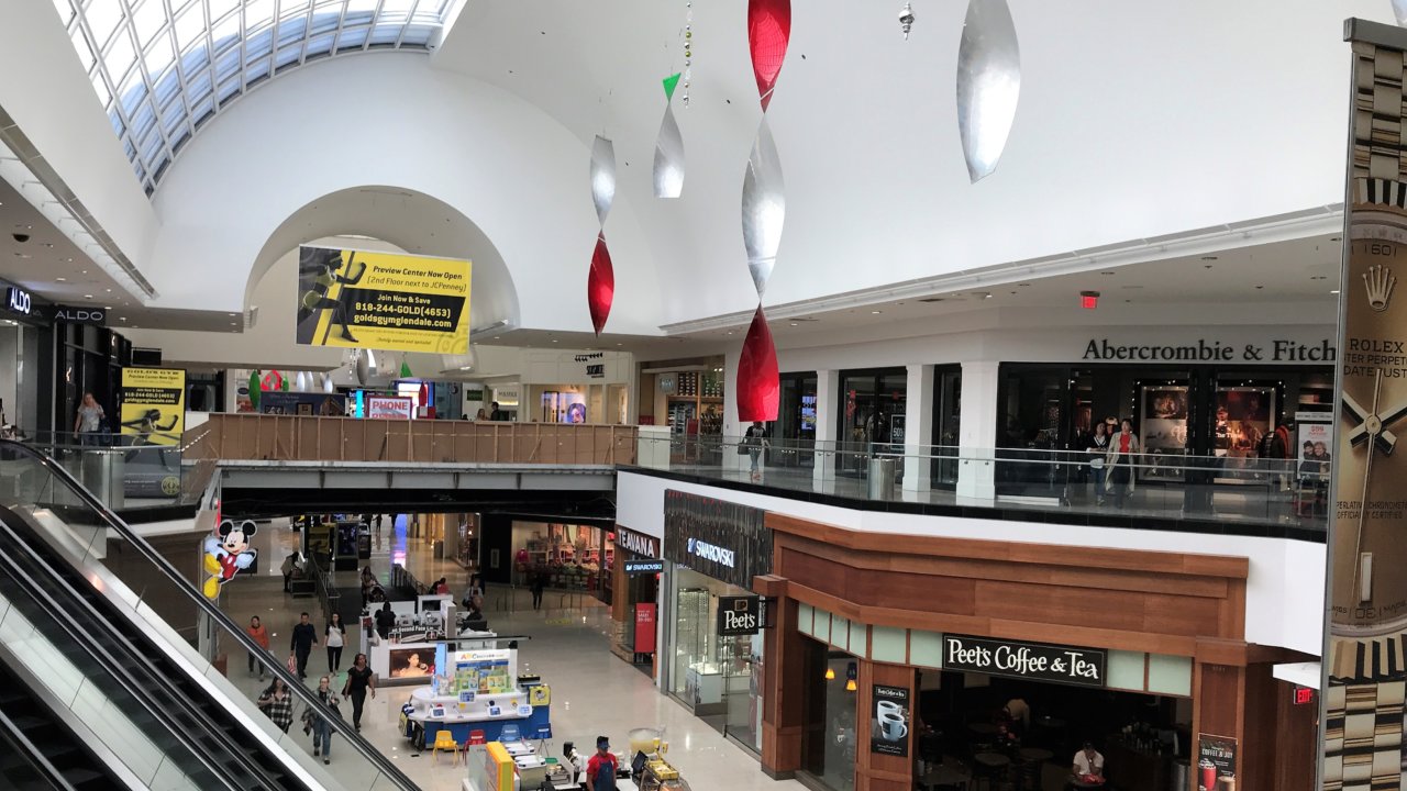 Desert Glen Shopping Center in Glendale, AZ