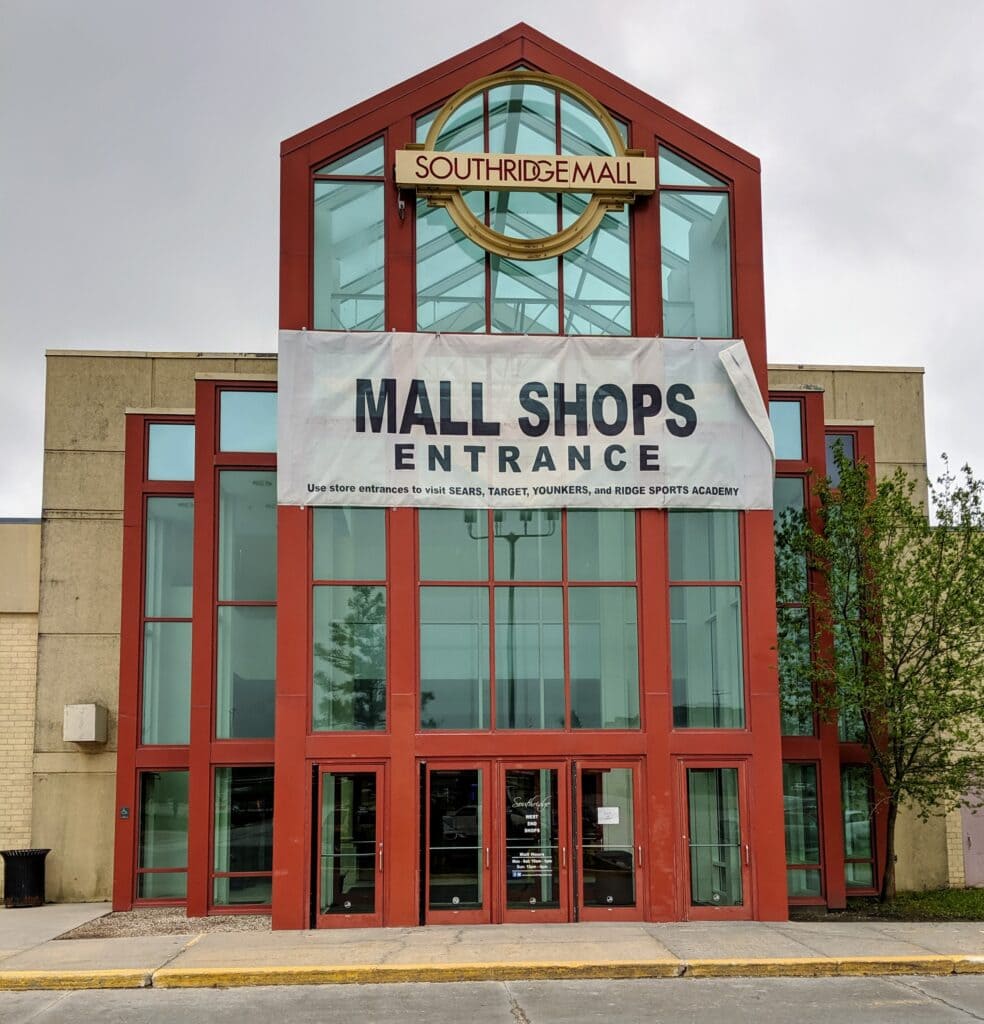 Douglas Avenue Plaza in Des Moines, IA