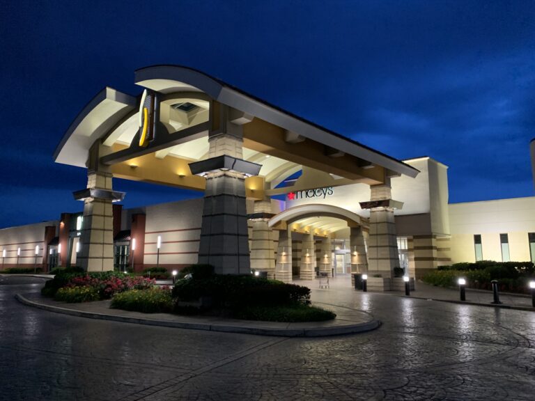Downtown Plaza Shopping Center in Norfolk, VA
