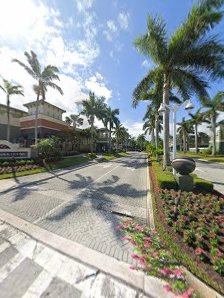University Town Center photo 7