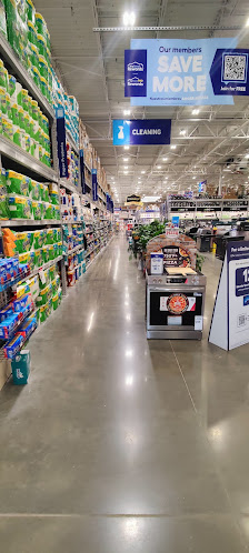 Shoppes at Hawk Ridge photo 2