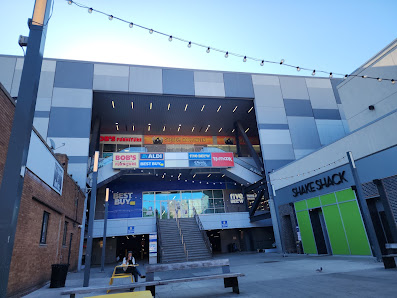 Broadway Plaza Outparcel photo 1