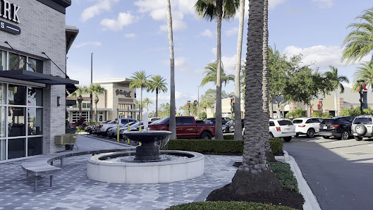 The Shoppes at Lake Andrew photo 3