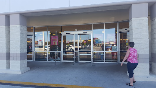 Island Walk Shopping Center photo 2