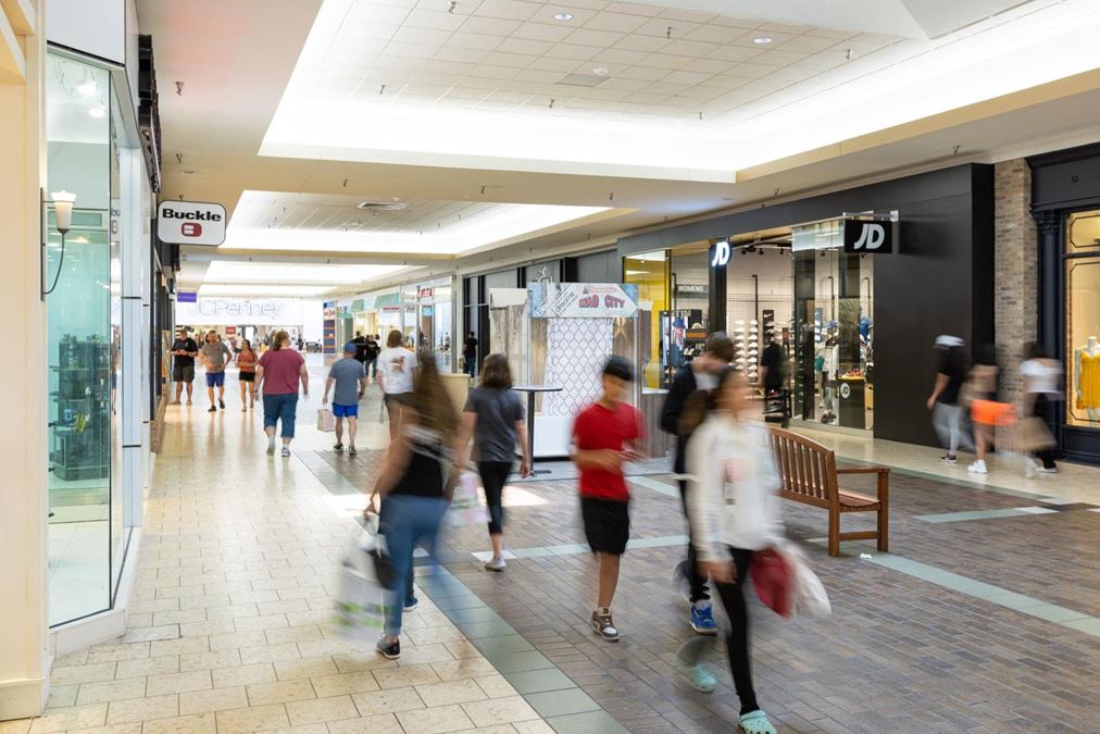 Elmore Marketplace in Davenport, IA