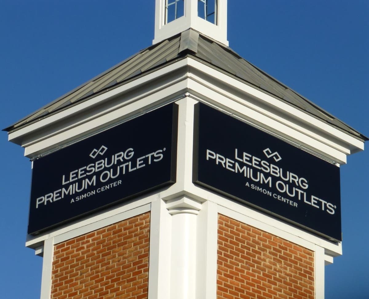 Exeter Shopping Center in Leesburg, VA