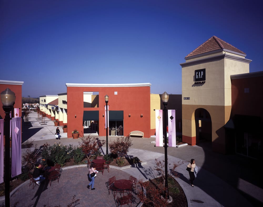 Folsom Premium Outlets in Folsom, CA