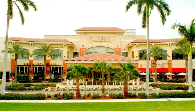 Galleria Shoppes at Vanderbilt in Naples, FL
