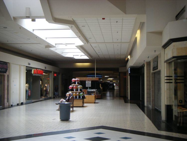 Gateway West Shopping Center in Dover, DE