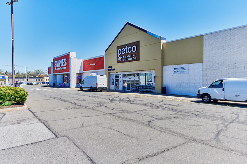 Hackensack Commons in Hackensack, NJ