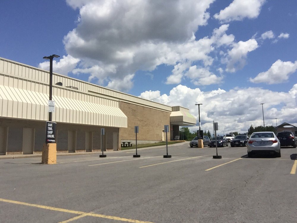 Hazeldean Mall in Kanata, ON