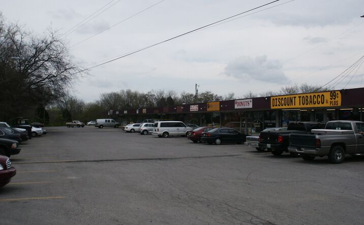 Holders Shopping Center in Hendersonville, TN