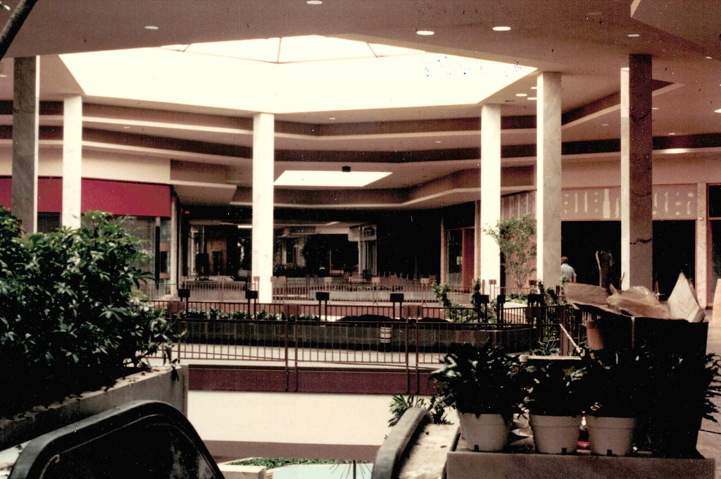 Huntsville West Shopping Center in Huntsville, AL