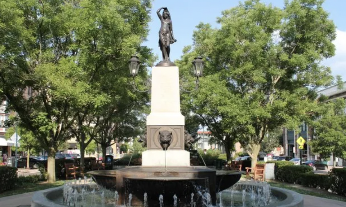 Hyde Park Plaza in Cincinnati, OH