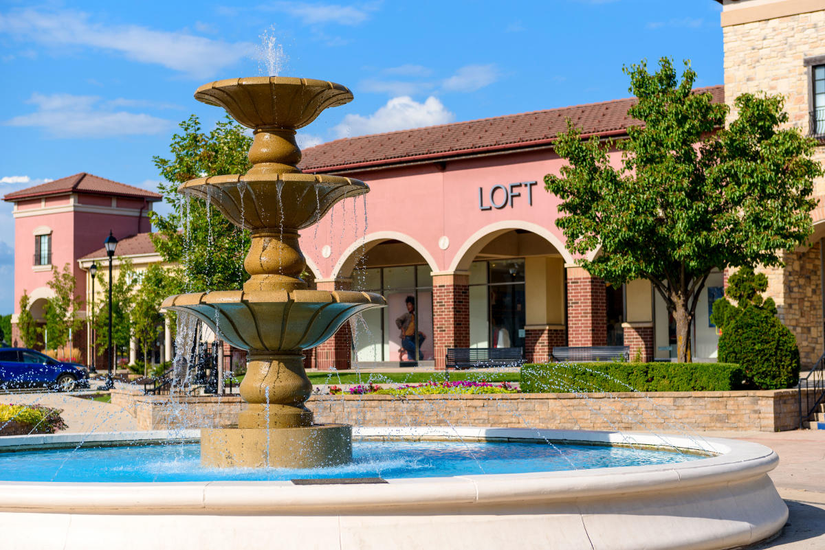Jefferson Pointe Shopping Center in Fort Wayne, IN
