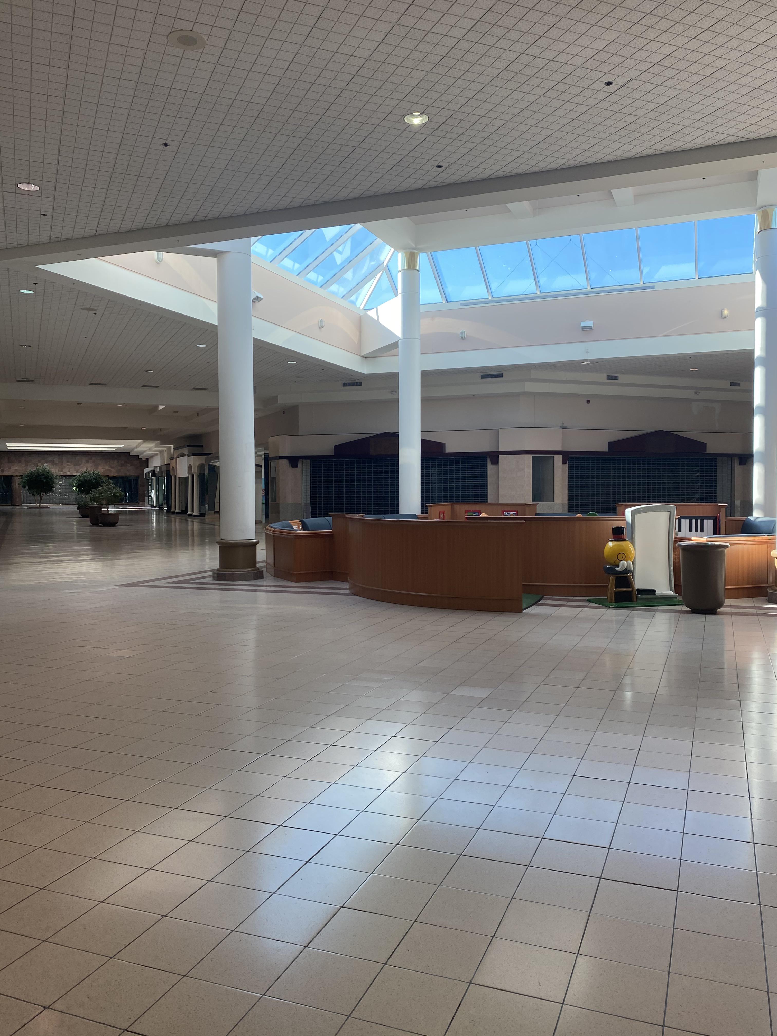 Kensington Square Shopping Center in Suffolk, VA