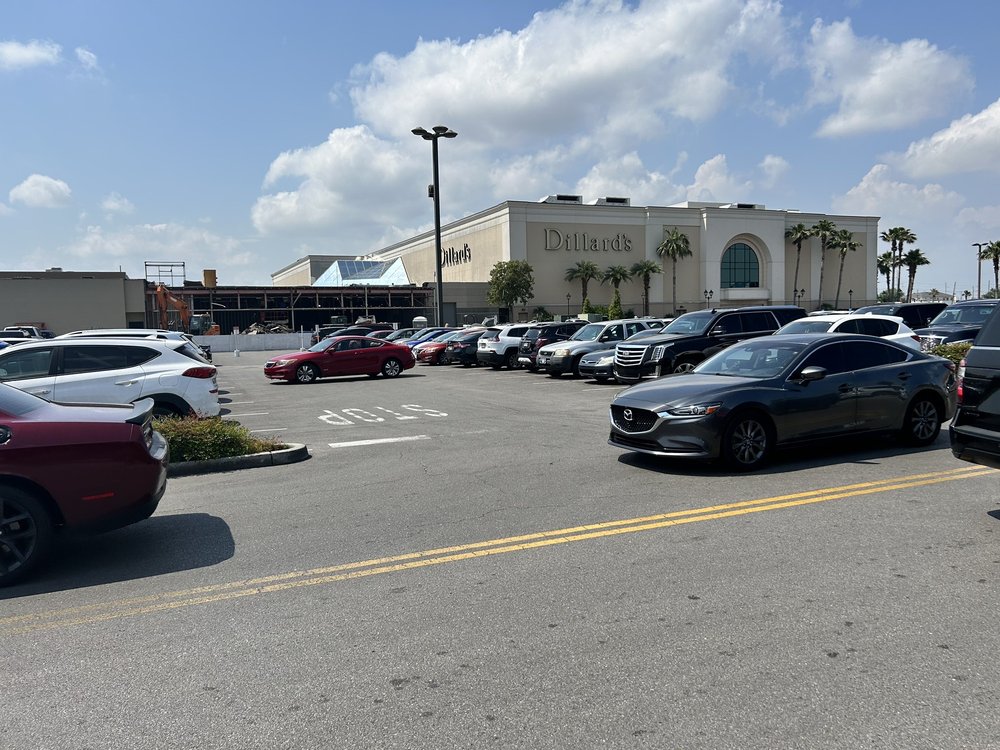 Lafreniere Plaza Shopping Center in Metairie, LA