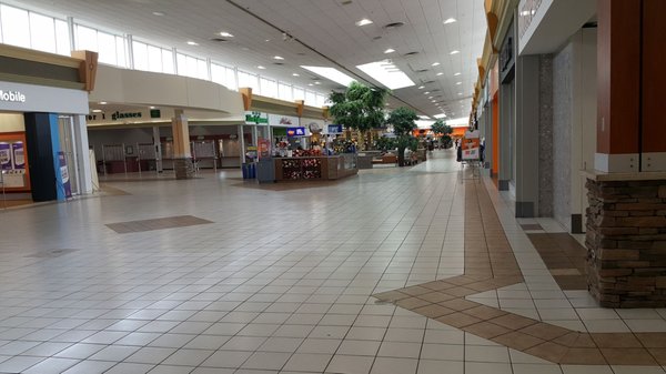 Lake Carlton Plaza in St. Catharines, ON