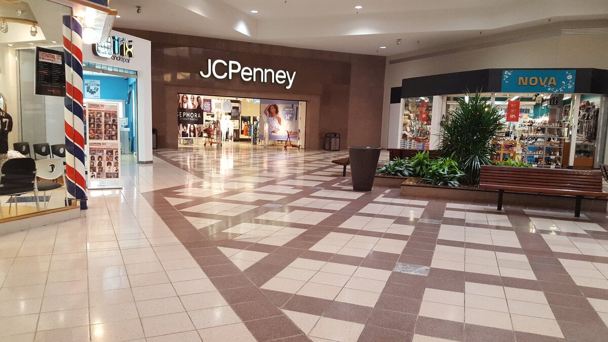 Lake Gibson Shopping Center in Lakeland, FL