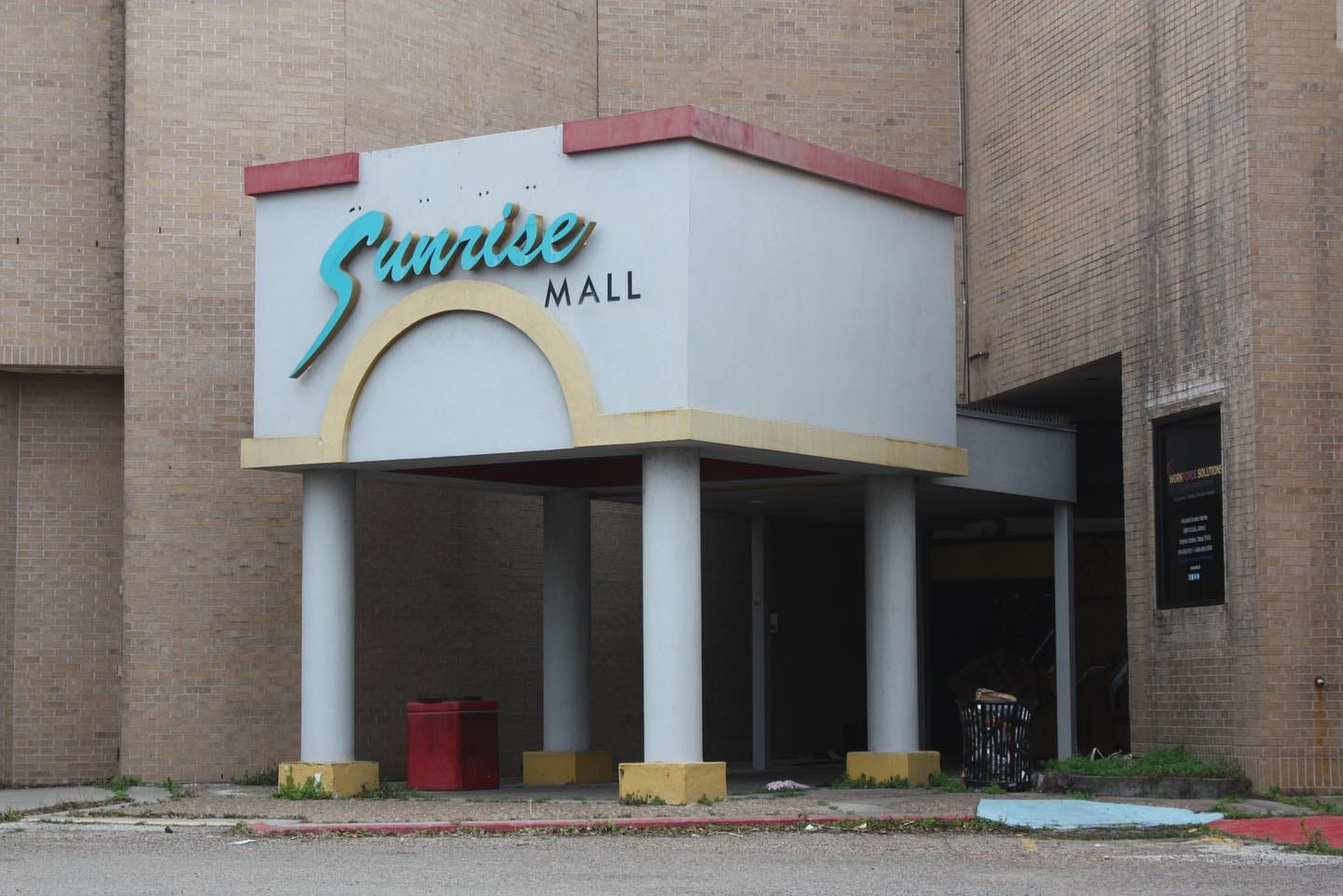 Lamar Park Shopping Center in Corpus Christi, TX