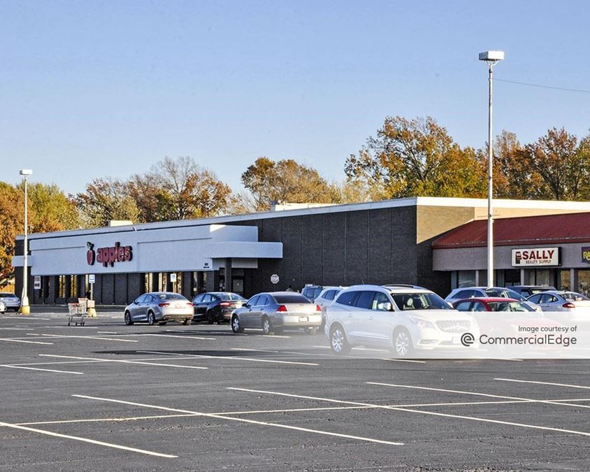 Lorain Plaza Shopping Center in Lorain, OH